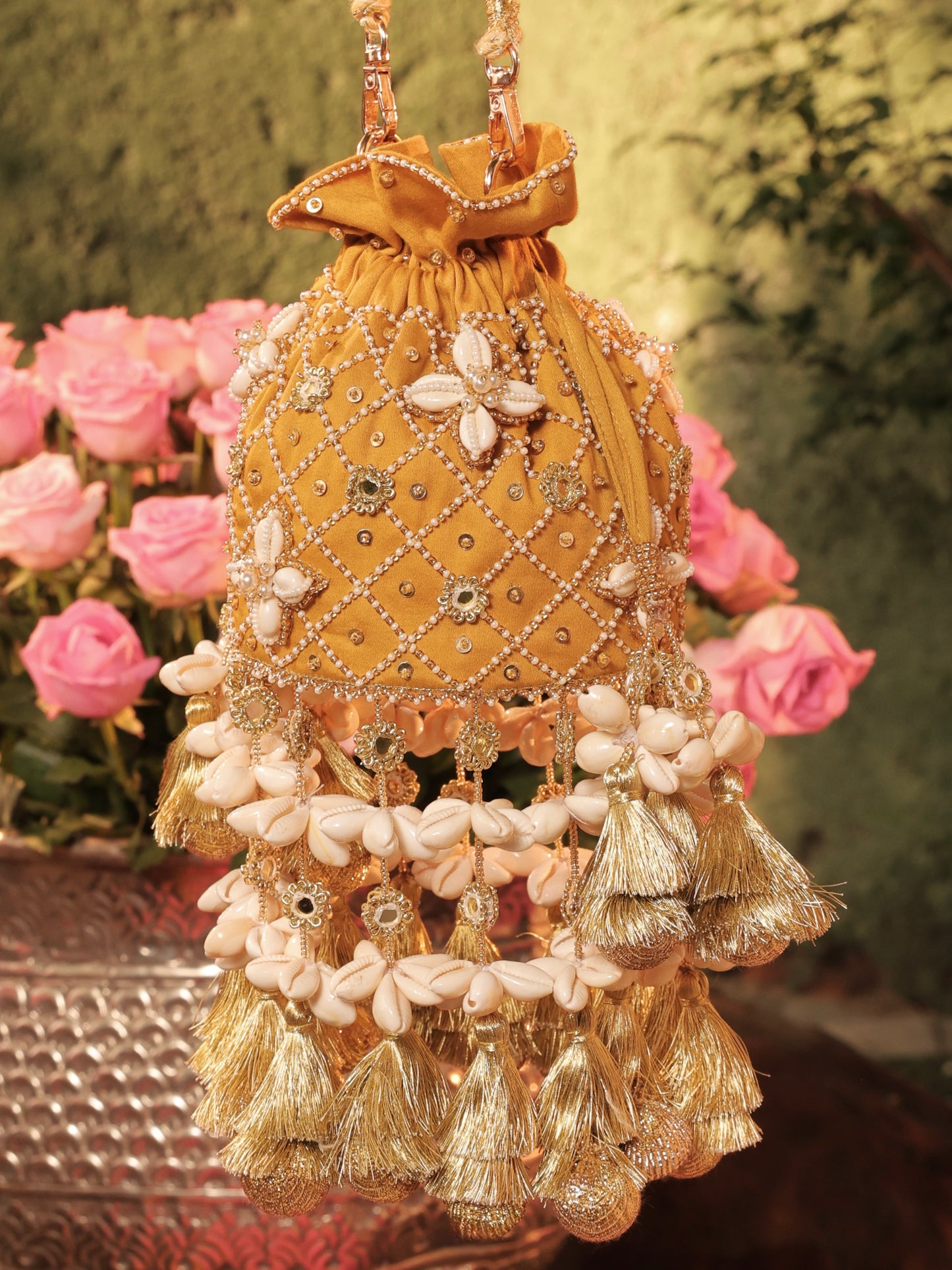 Kaju Katli Cowrie Potli (Mini) - Gold