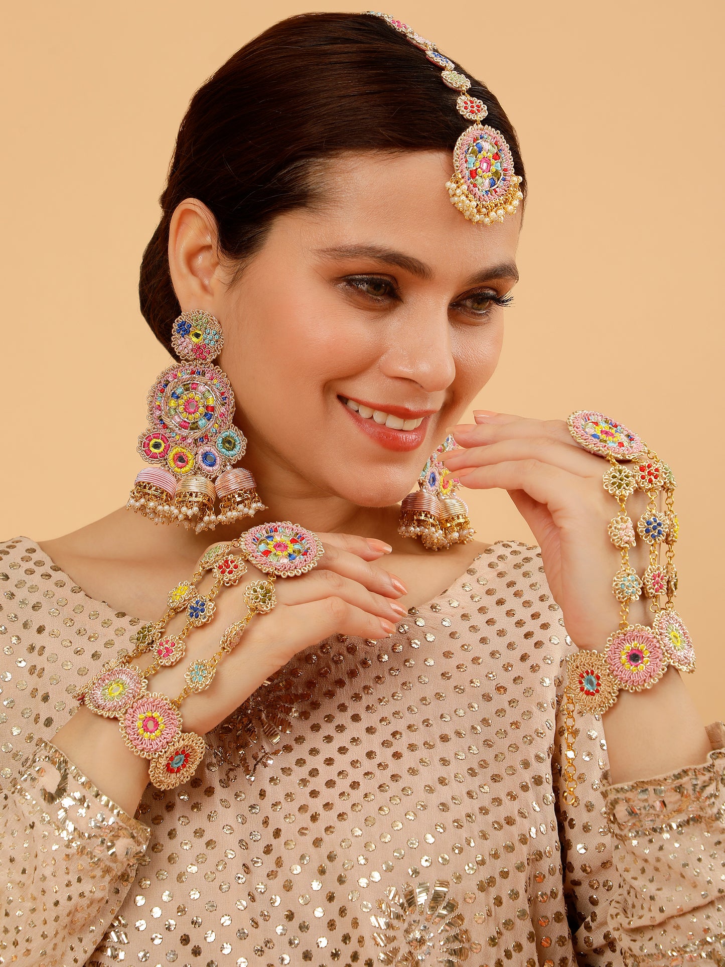 Freya (Earrings, Mathapatti & Pair of Hathphool Set)
