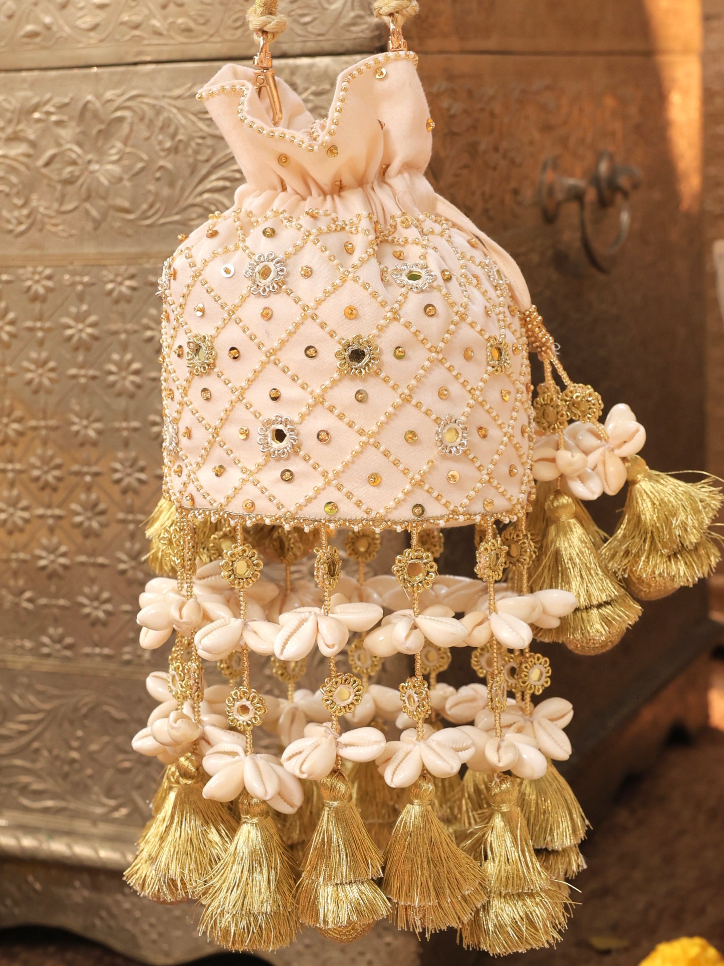 Kaju Katli Cowrie Potli (Mini) - Ivory