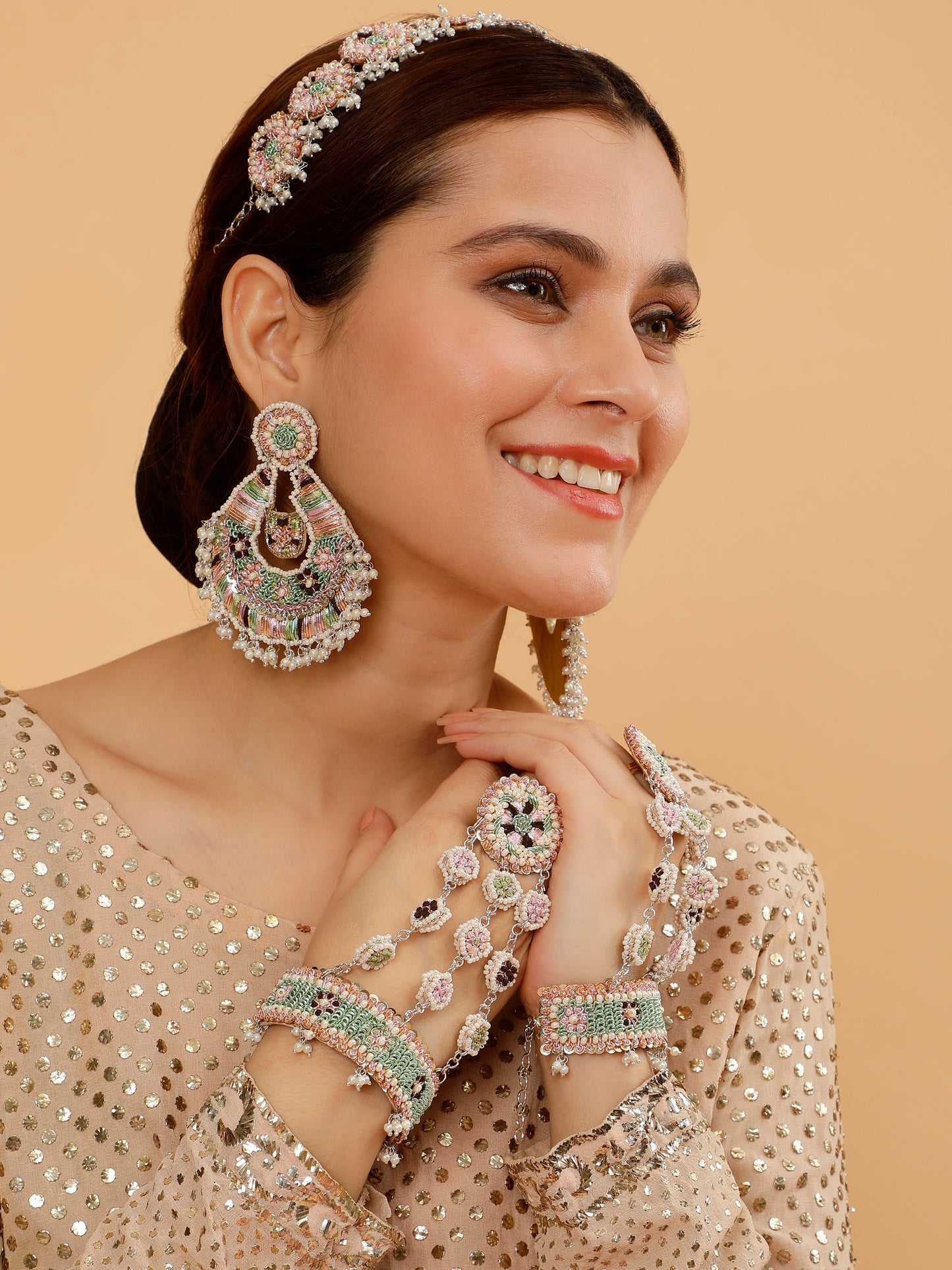 Inaya Set (Earrings, Sheeshpatti & Set Of Haathphool Set)