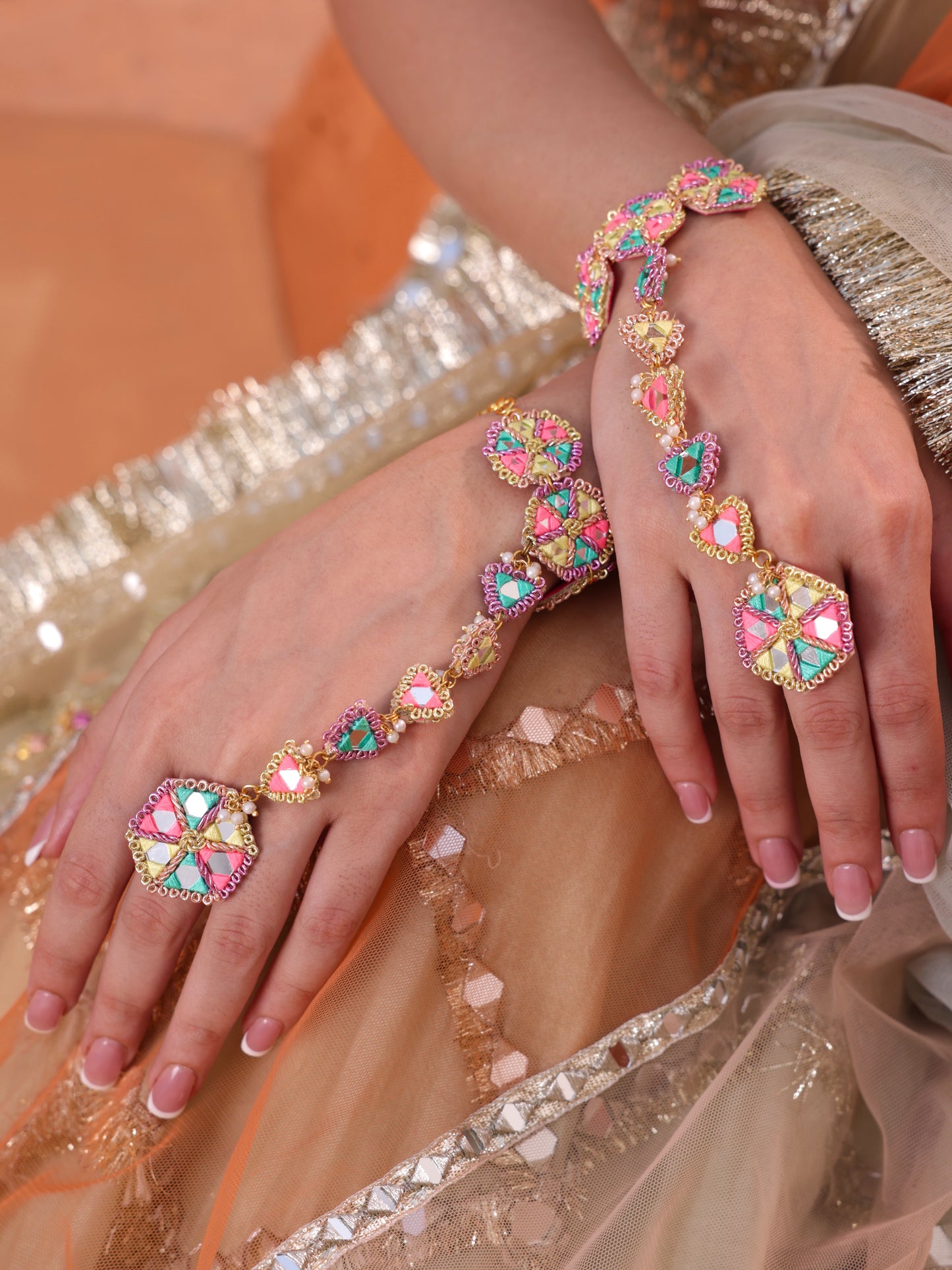 Masakali (Earrings, Mathapatti & Pair of Hathphool Set)