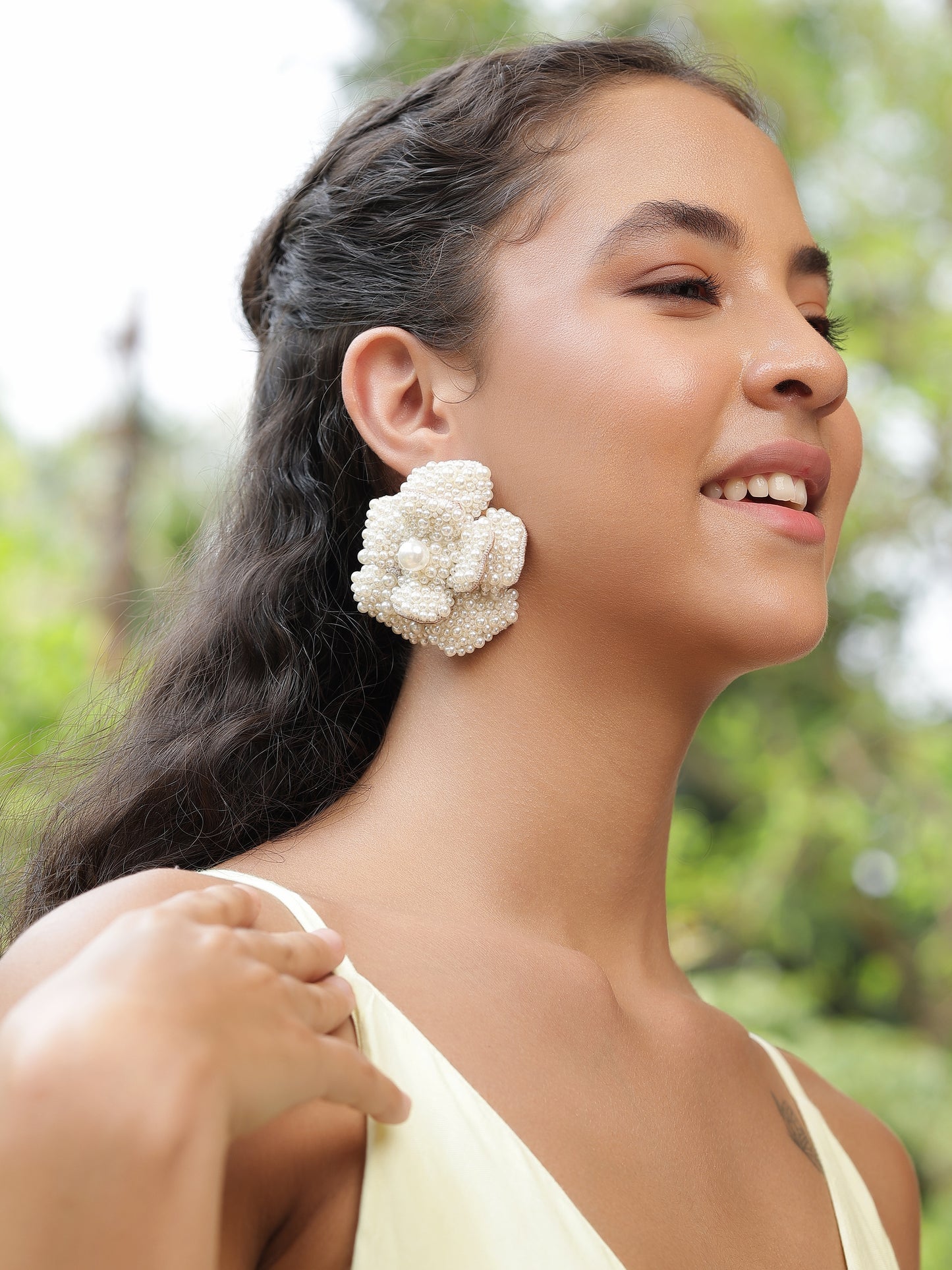 Maxi Pearl Flower Earrings