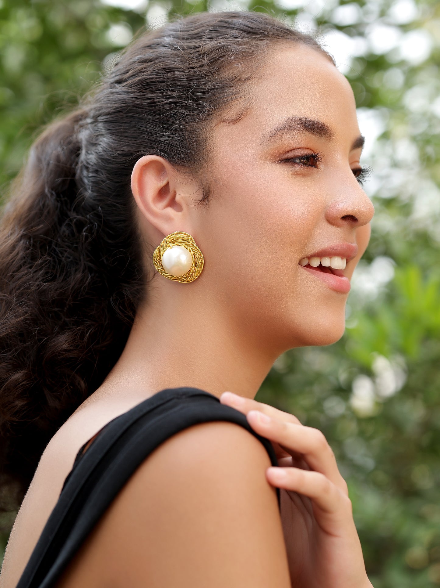 Pearl Stud Earrings - Gold