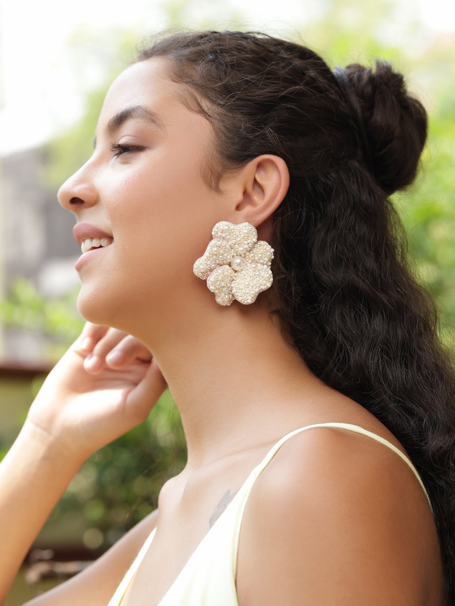 Pearly White Flower Earrings