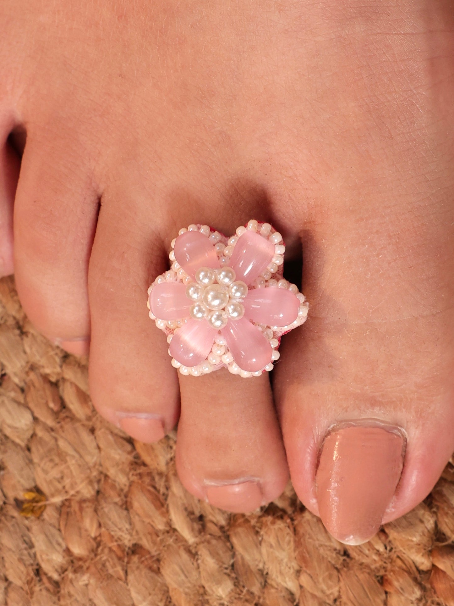 Rose Cowrie Toe Ring