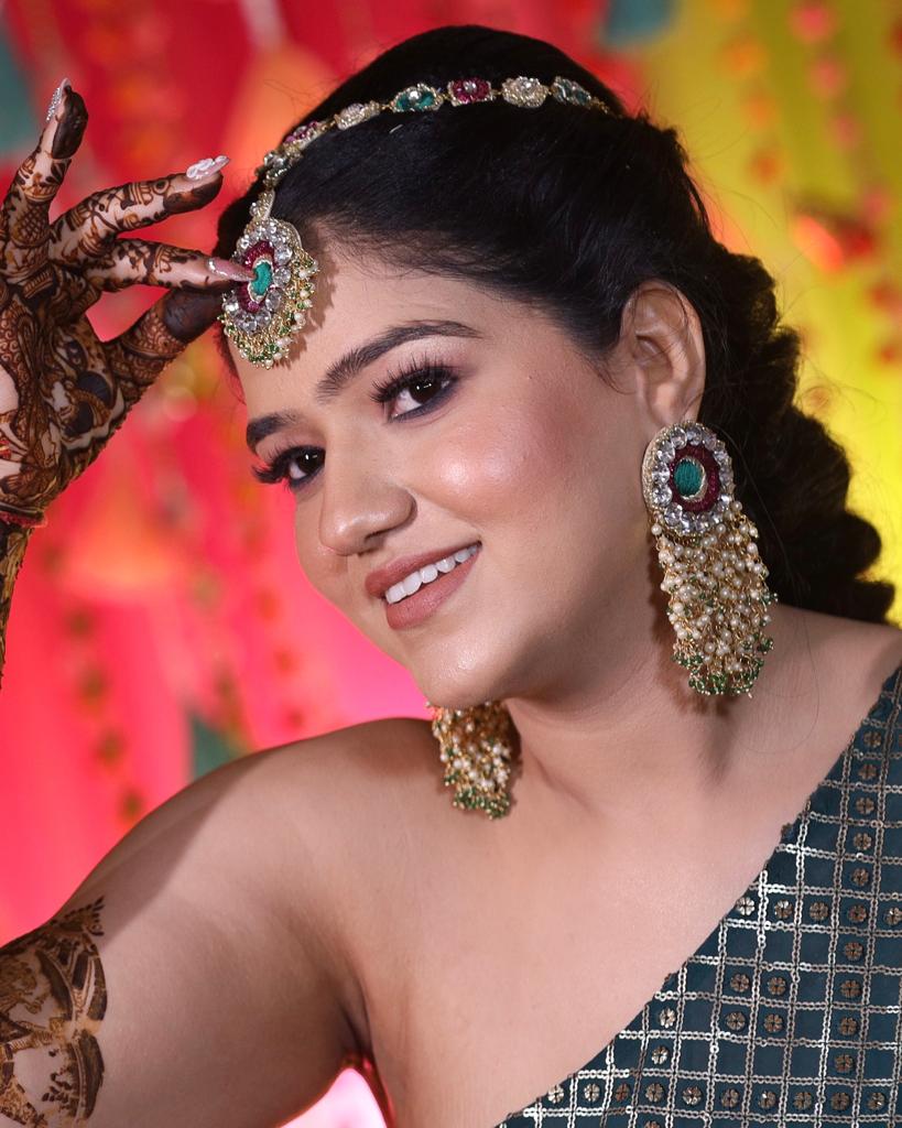 Falguni Green (Earrings & Mathapatti Set)