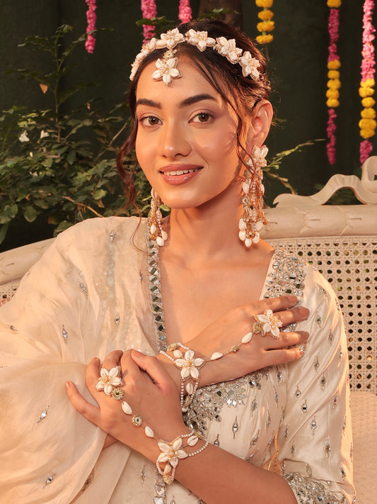 Kaju Katli Cowrie (Earrings, Mathapatti & Pair of Hathphool Set)