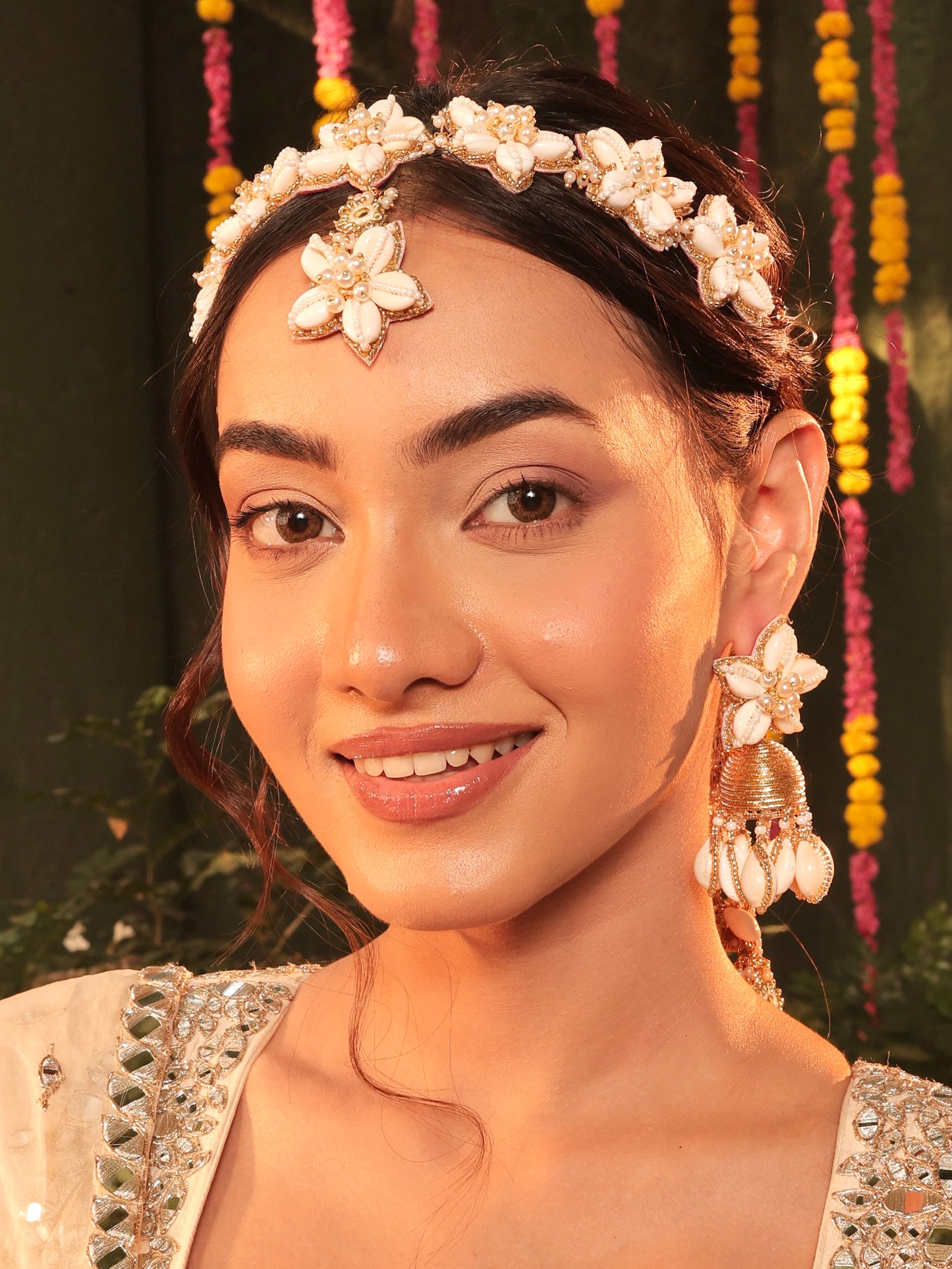 Kaju Katli Cowrie (Jhumki & Mathapatti Set)