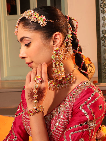 Bahaar (Earrings with Earchains, Mathapatti, Sleek Necklace & Pair of Hathphool Set)