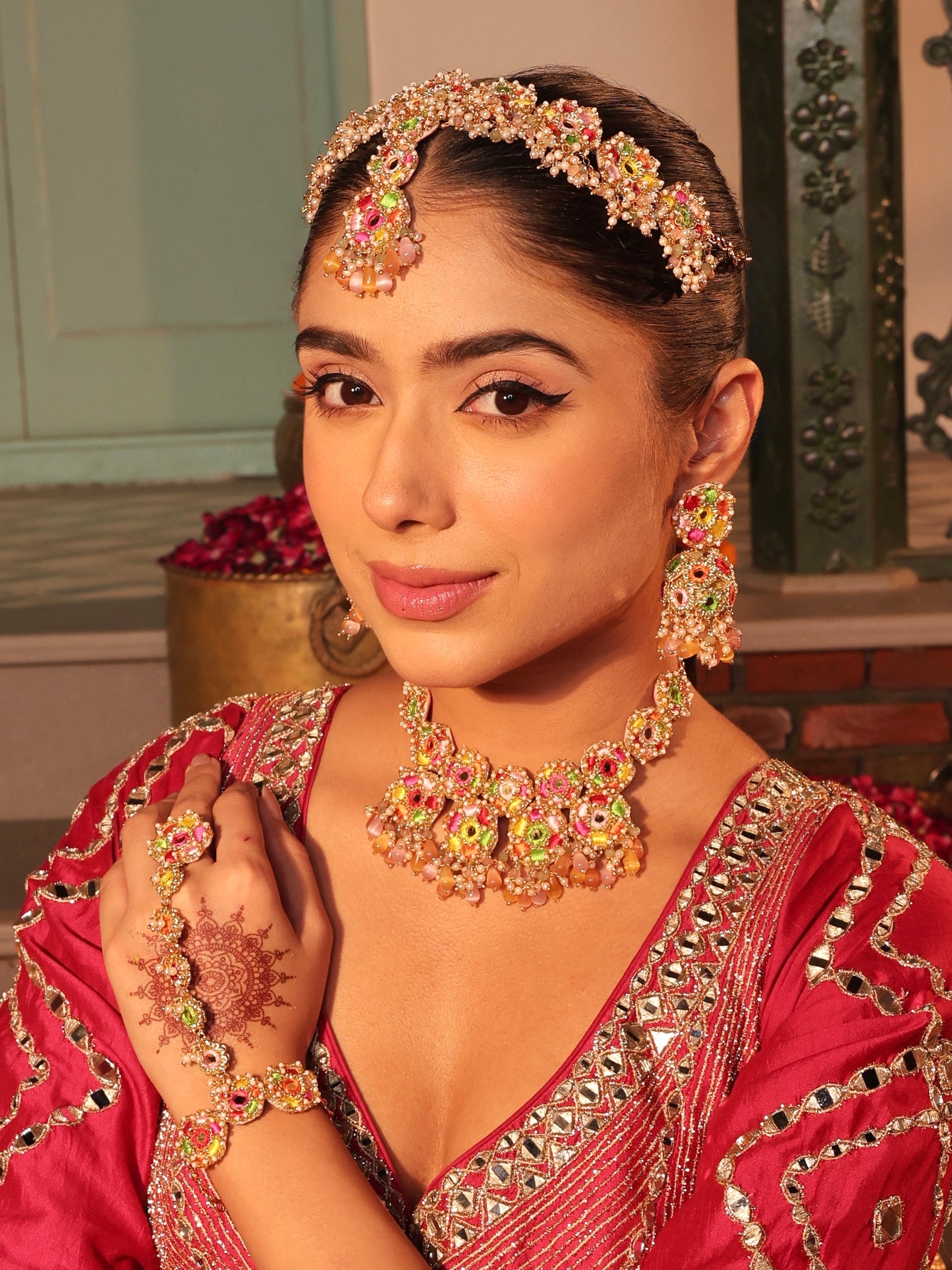 Bahaar (Jhumki, Mathapatti, Necklace with Drops & Pair of Hathphool Set)