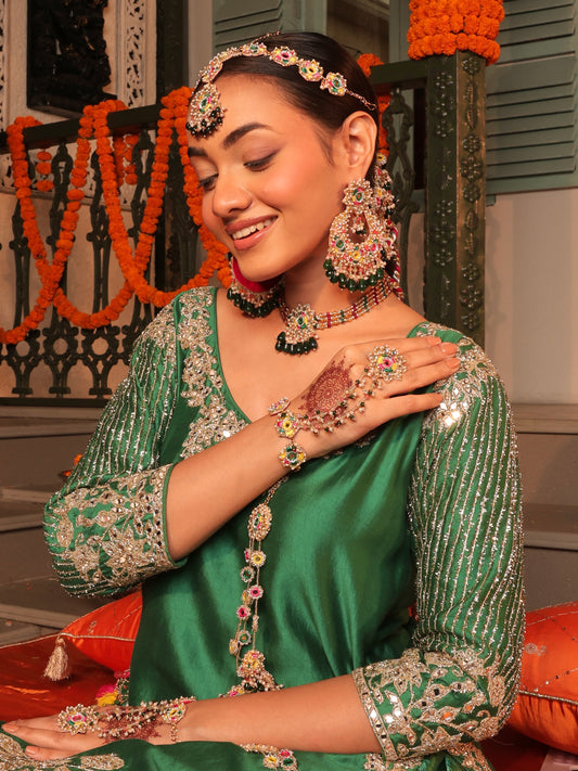 Jugni (Earrings with Earchains, Mathapatti, Choker & Pair of Hathphool with Embroidered Latkan Set)