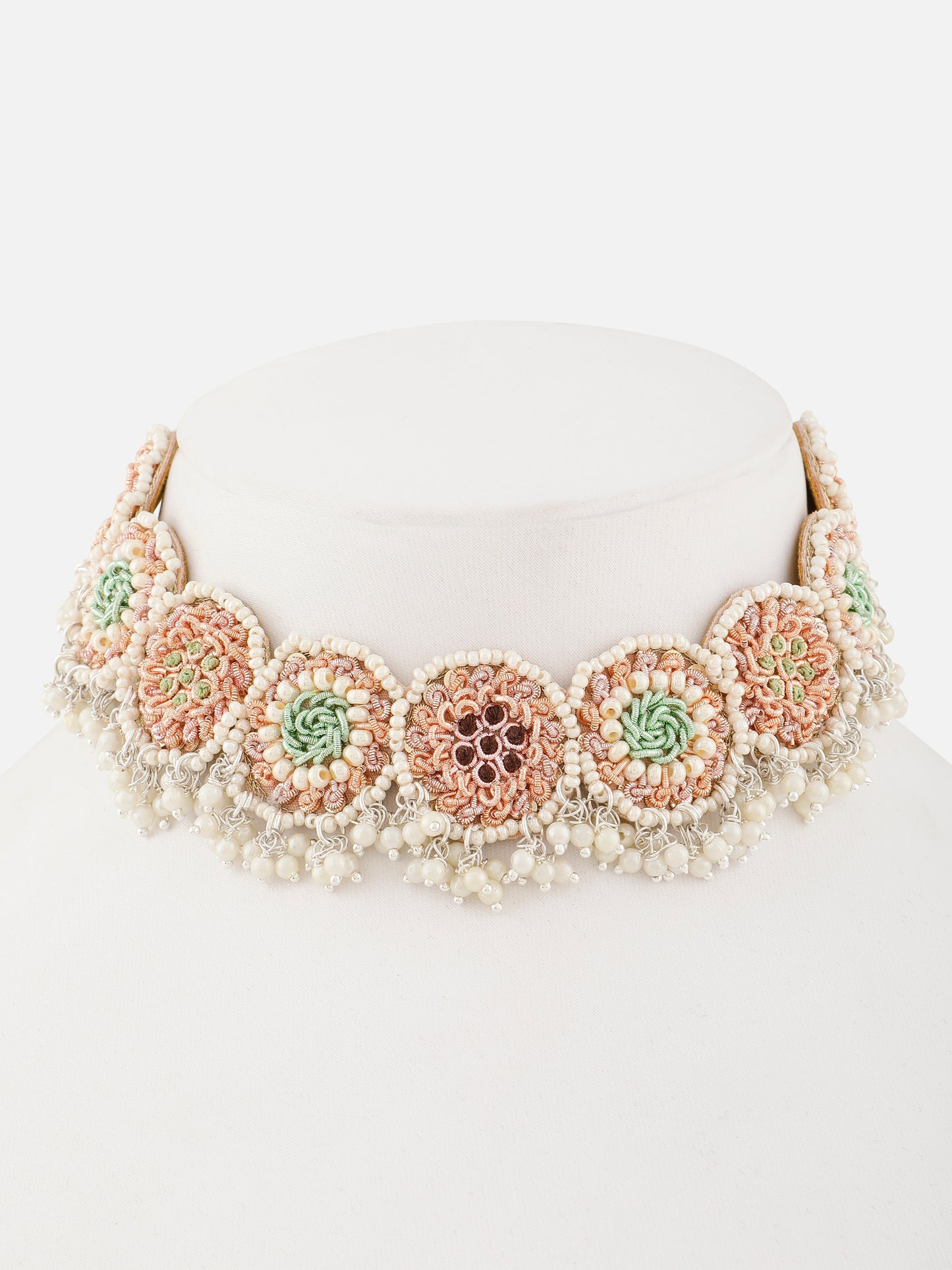 Inaya Set (Earrings, Mathapatti, Sleek Necklace & Set Of Haathphool)