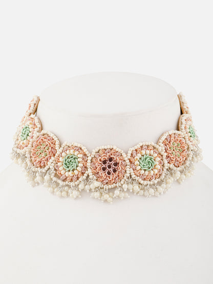 Inaya Set (Earrings, Mathapatti, Sleek Necklace & Set Of Haathphool)