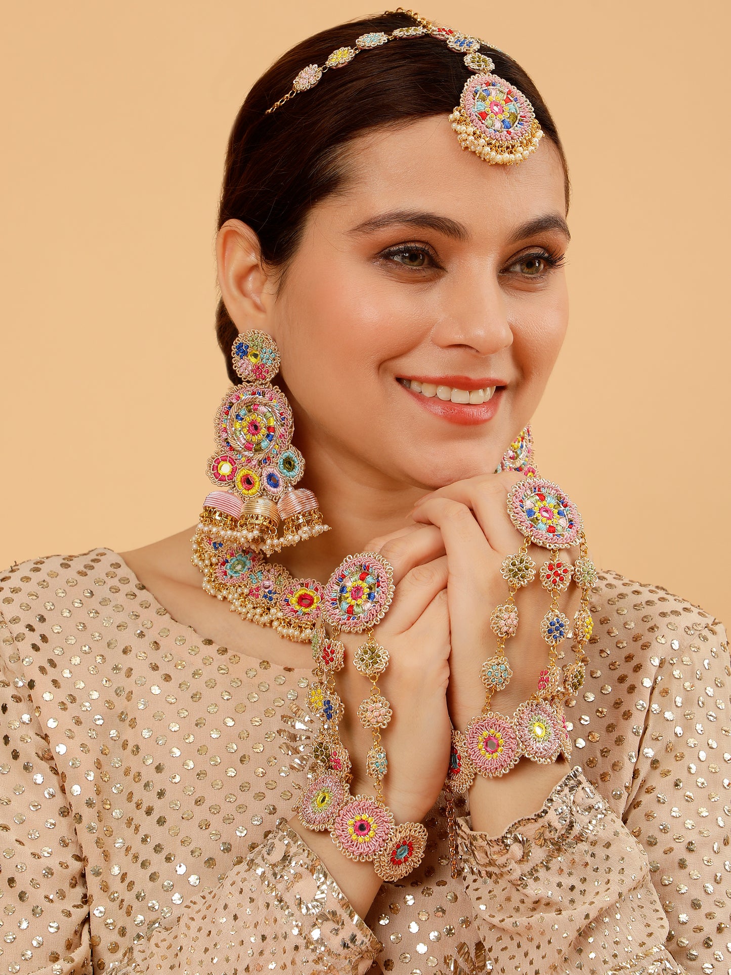 Freya (Earrings, Mathapatti, Sleek Necklace & Pair of Hathphool)