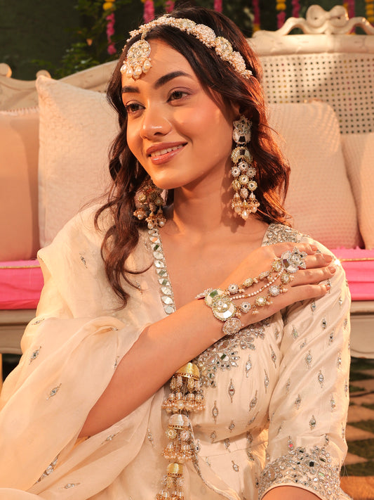 Gul Sitara Gold (Earrings with Earchains, Mathapatti & Pair of Hathphool with Embroidered Latkans Set)