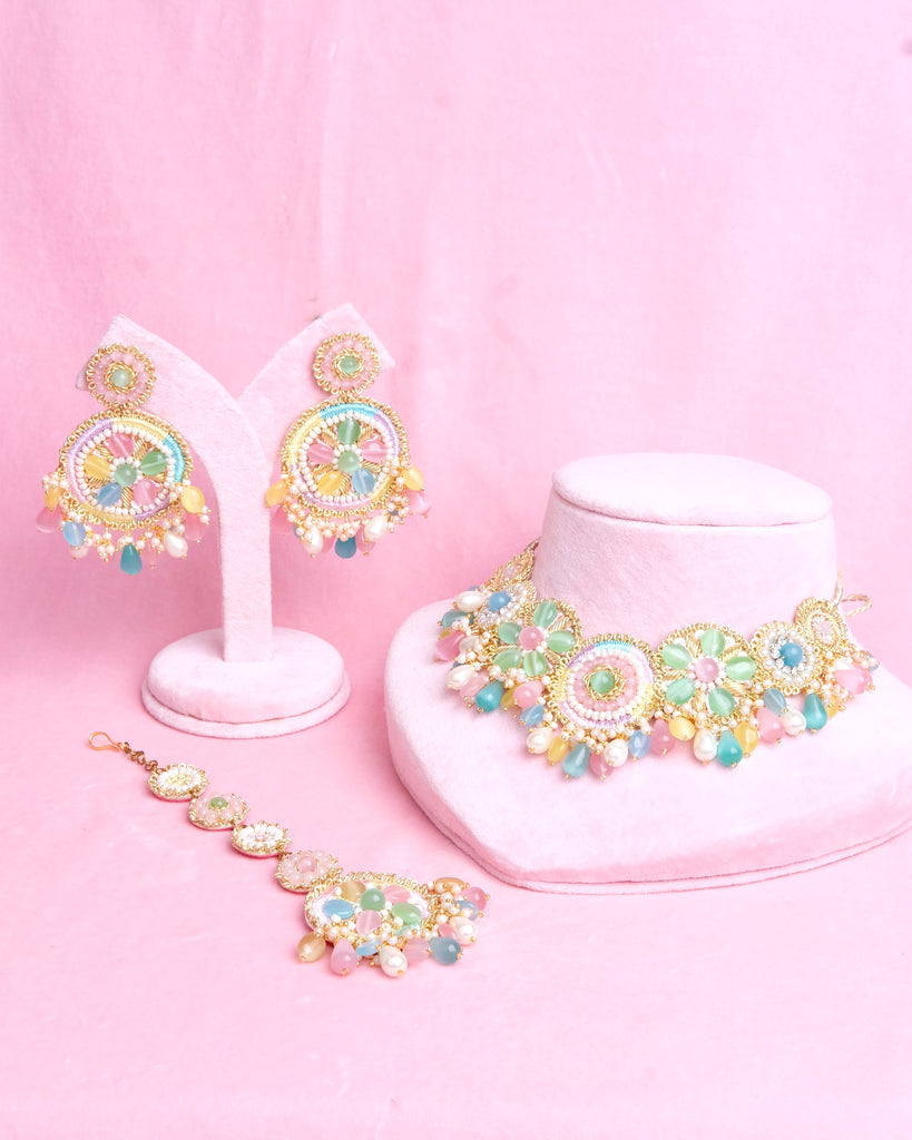 Elaria Set (Earrings, Neckpiece & Mangtikka )