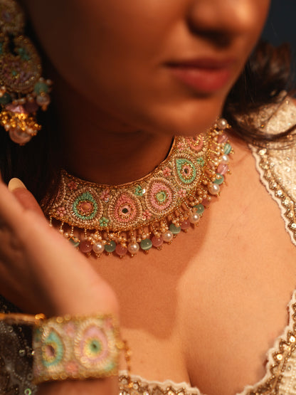 Fiza Set (Choker, Earrings, Mathapatti & Set Of Haathphool)