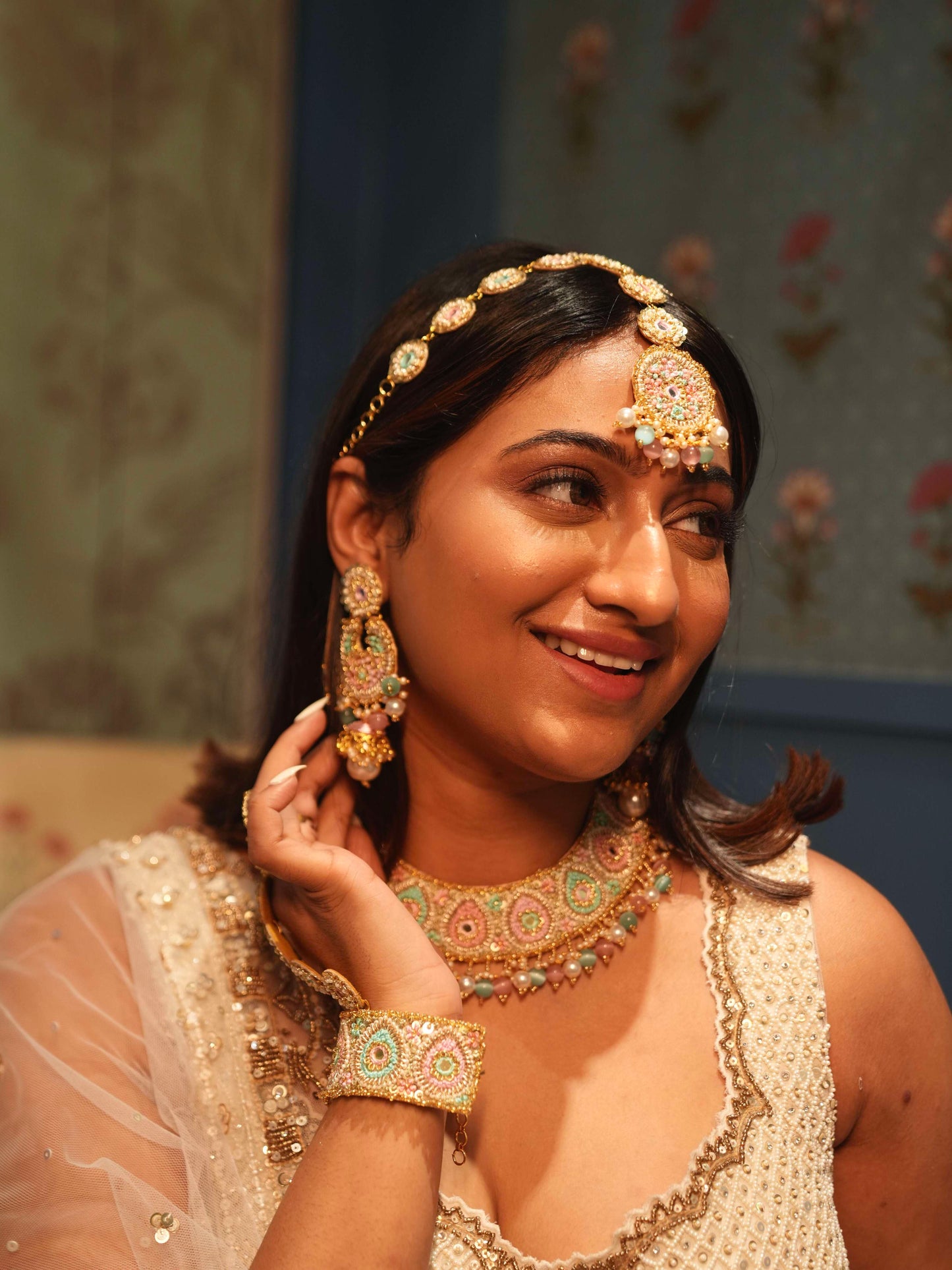 Fiza Set (Choker, Earrings, Mathapatti & Set Of Haathphool)