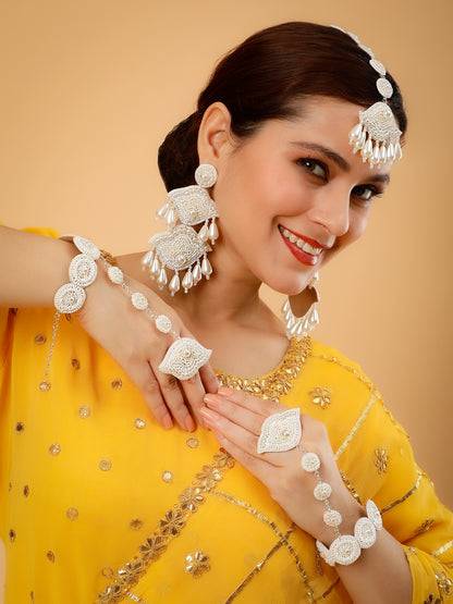 Keya (Earrings, Mangtikka, Choker & Pair Of Hathphool)