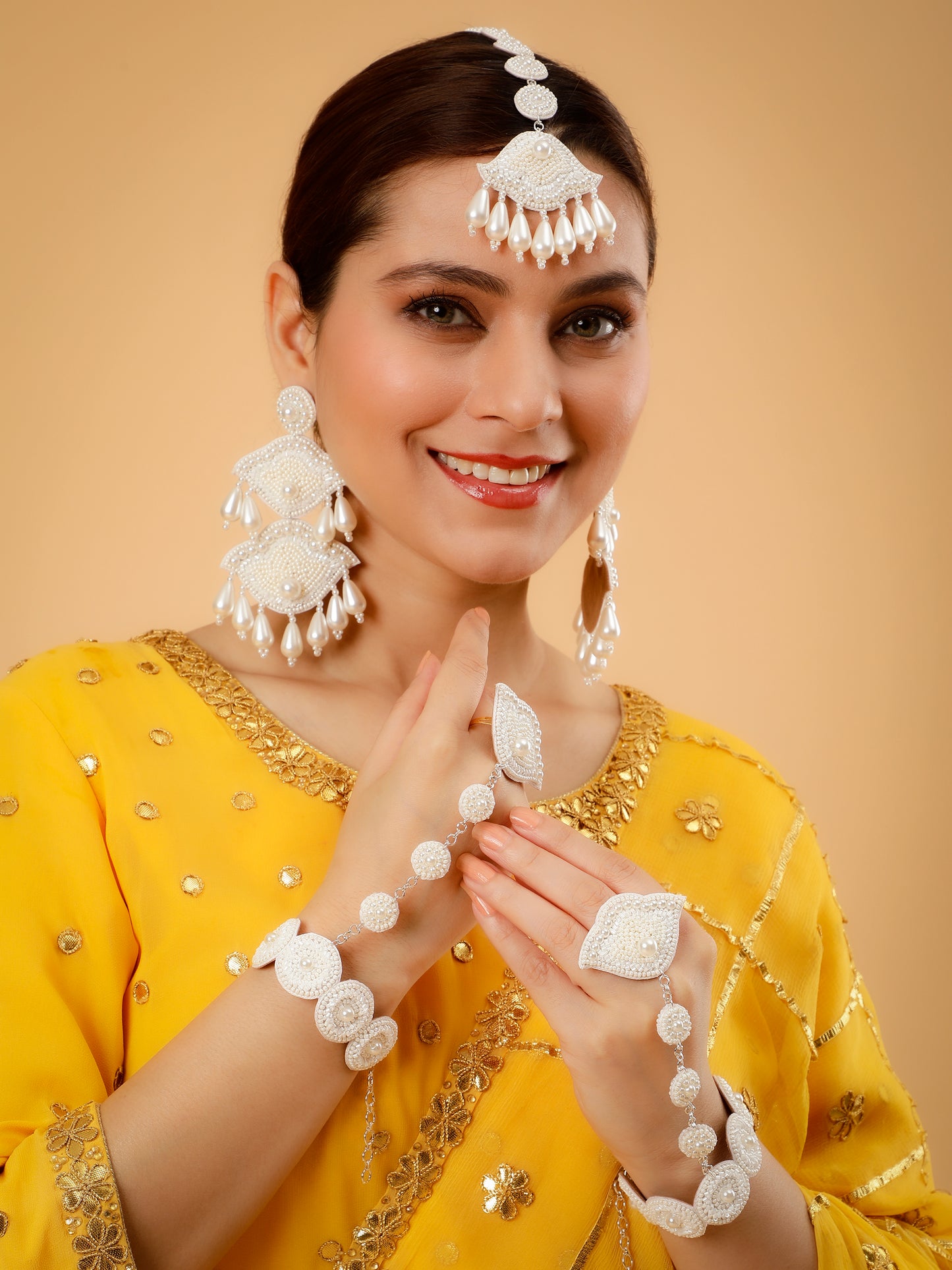 Keya (Earrings, Mangtikka, Choker & Pair Of Hathphool)