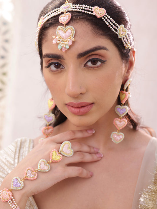 Love Bug (Earrings, Mathapatti & Pair of Haathphool)