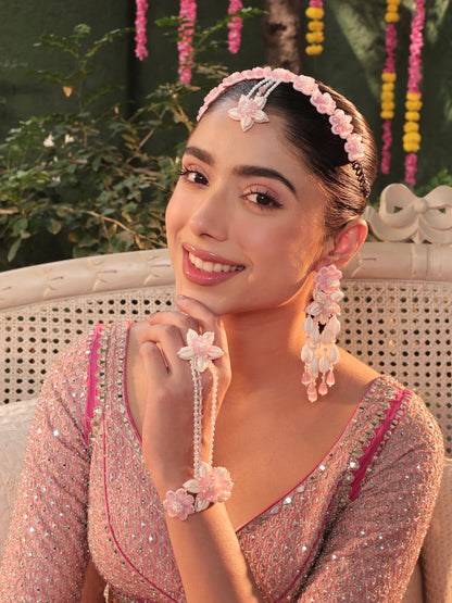 Rose Cowrie (Earrings, Mathapatti & Pair of Hathphool Set)