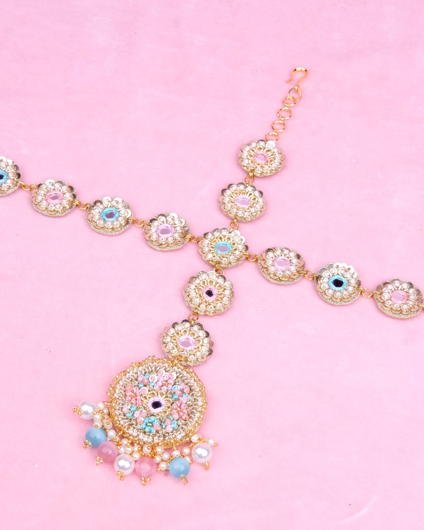 Fiza Set (Choker, Earrings, Mathapatti & Set Of Haathphool)